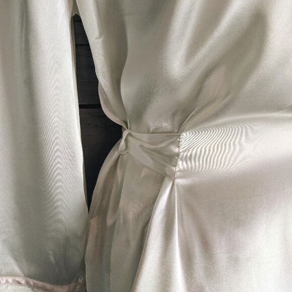 Linea Donatella Bride Satin Robe sz Medium - Picture 3 of 3